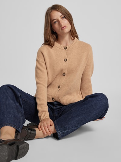 Peek & Cloppenburg Christian Berg WomanStrickjacke aus Wolle mit Rundhalsausschnitt in camel Zeitlich begrenztes Angebot