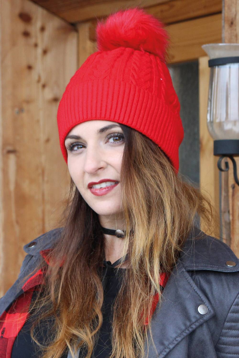 Stylebreaker Feinstrick Bommelmütze mit Zopfmuster Exklusive Angebote