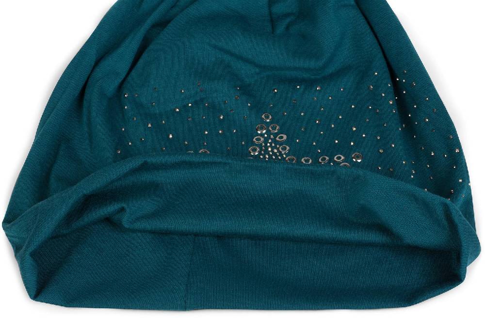 Stylebreaker Beanie mit Stern aus Strass und Lochnieten Blitzangebot