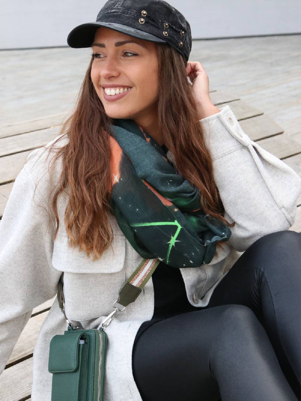 Stylebreaker Loop Schal mit Sternennebel Weltall Motiv Print Zeitlich begrenztes Angebot