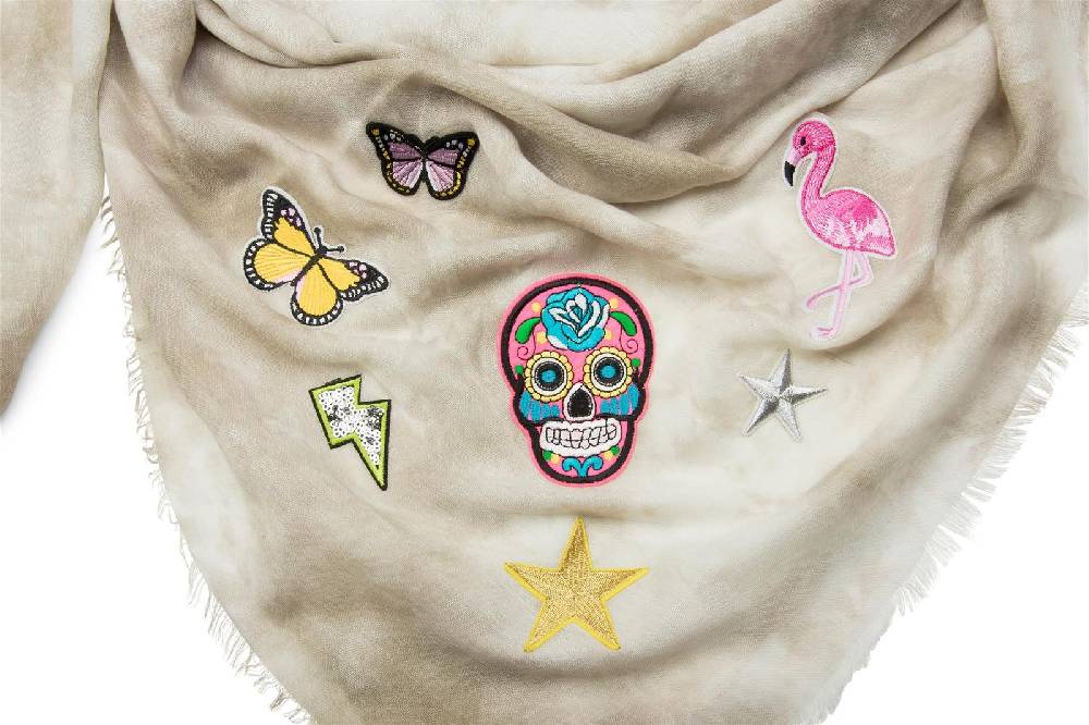 Stylebreaker Vierecktuch mit Patches Bis zu 50% Rabatt