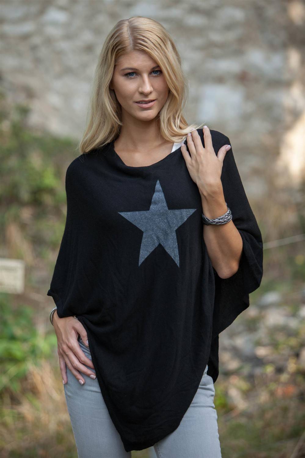 Stylebreaker Leichter Feinstrick Poncho mit Glitzer Stern Online Shopping