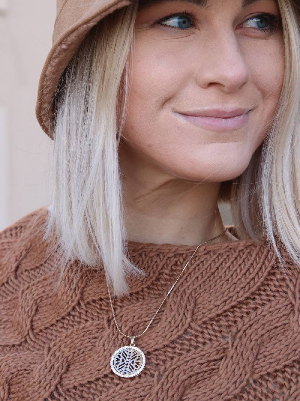 Stylebreaker Halskette mit rundem Ethno Anhänger & Strass Vatertagsangebot