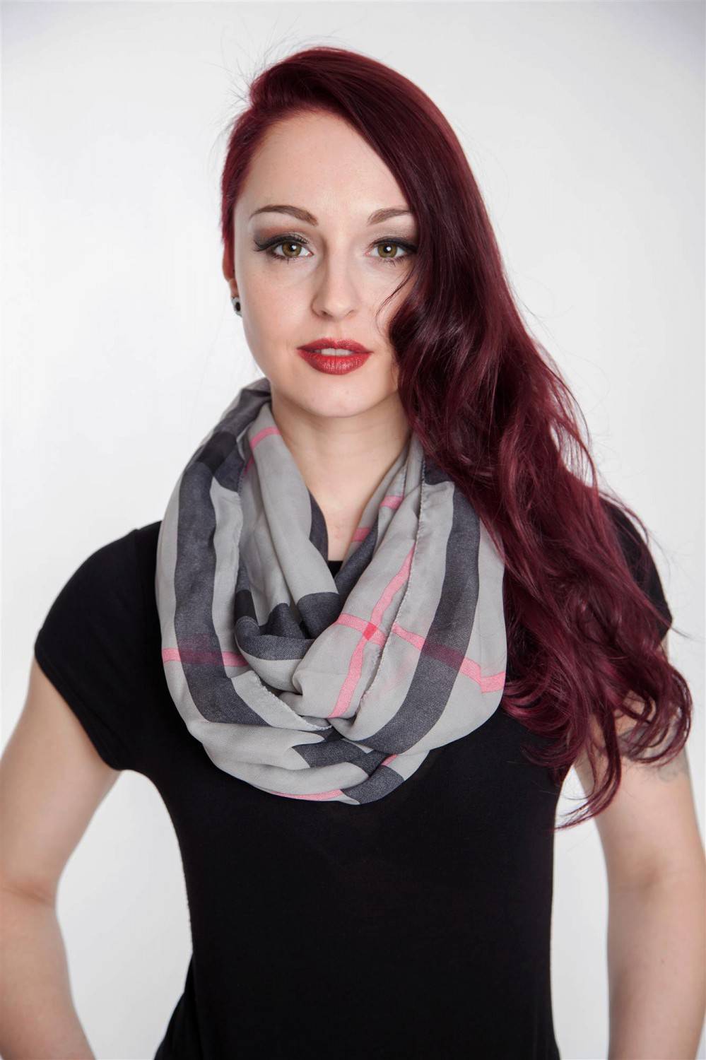 Stylebreaker Seidiger Loop mit Karo Muster Top Angebot