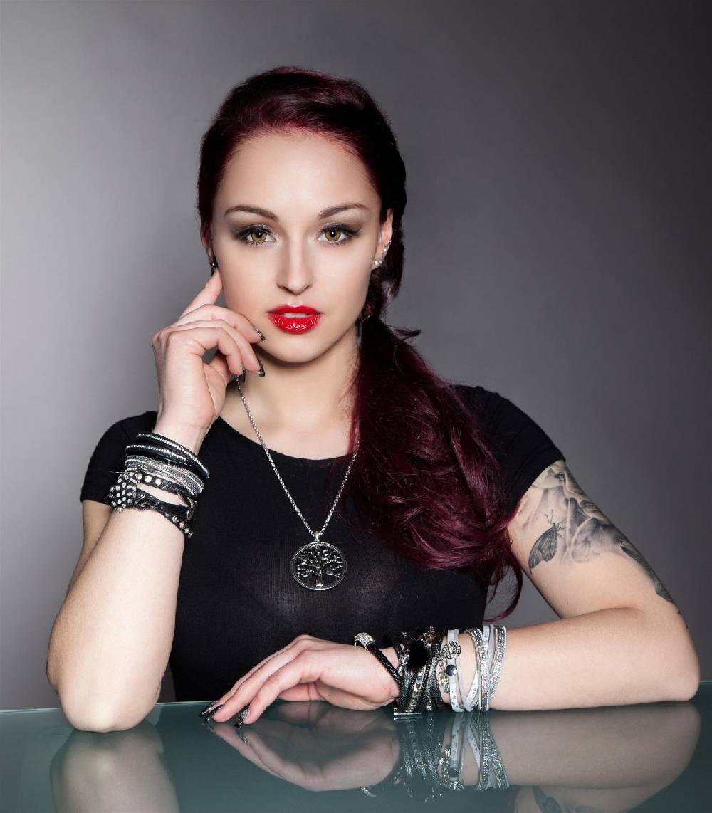 Stylebreaker Halskette mit Lebensbaum Anhänger und Strass Exklusive Angebote
