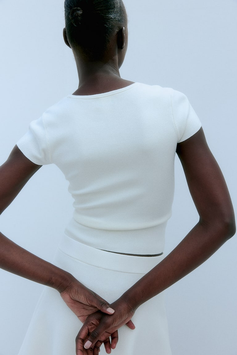 H&M T-Shirt aus Feinstrick Bis zu 60% Rabatt