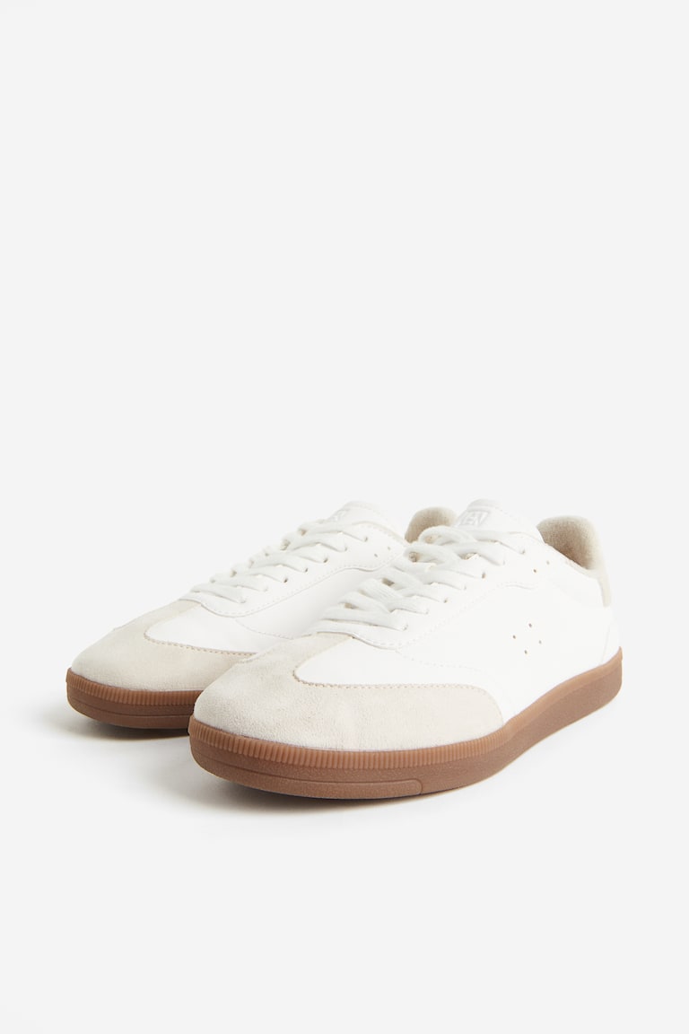 H&M Sneaker Vierteljährliche Förderung