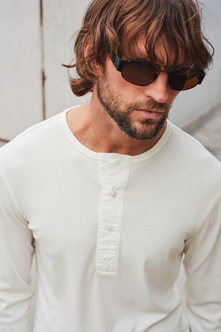 H&M Geripptes Jerseyshirt in Slim Fit Exklusivangebot
