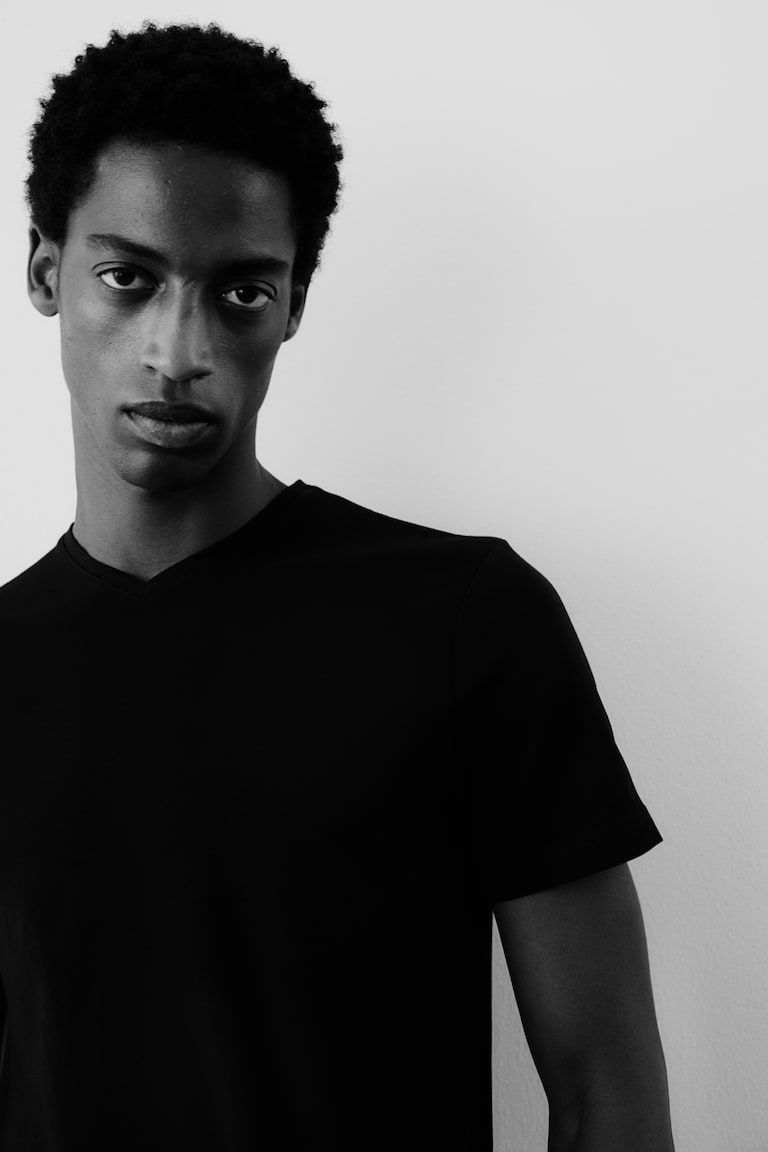 H&M T-Shirt mit V-Ausschnitt Slim Fit Auslauf