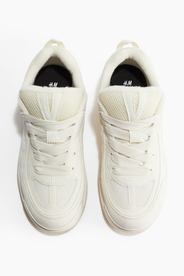 H&M Sneaker Fabrikverkauf
