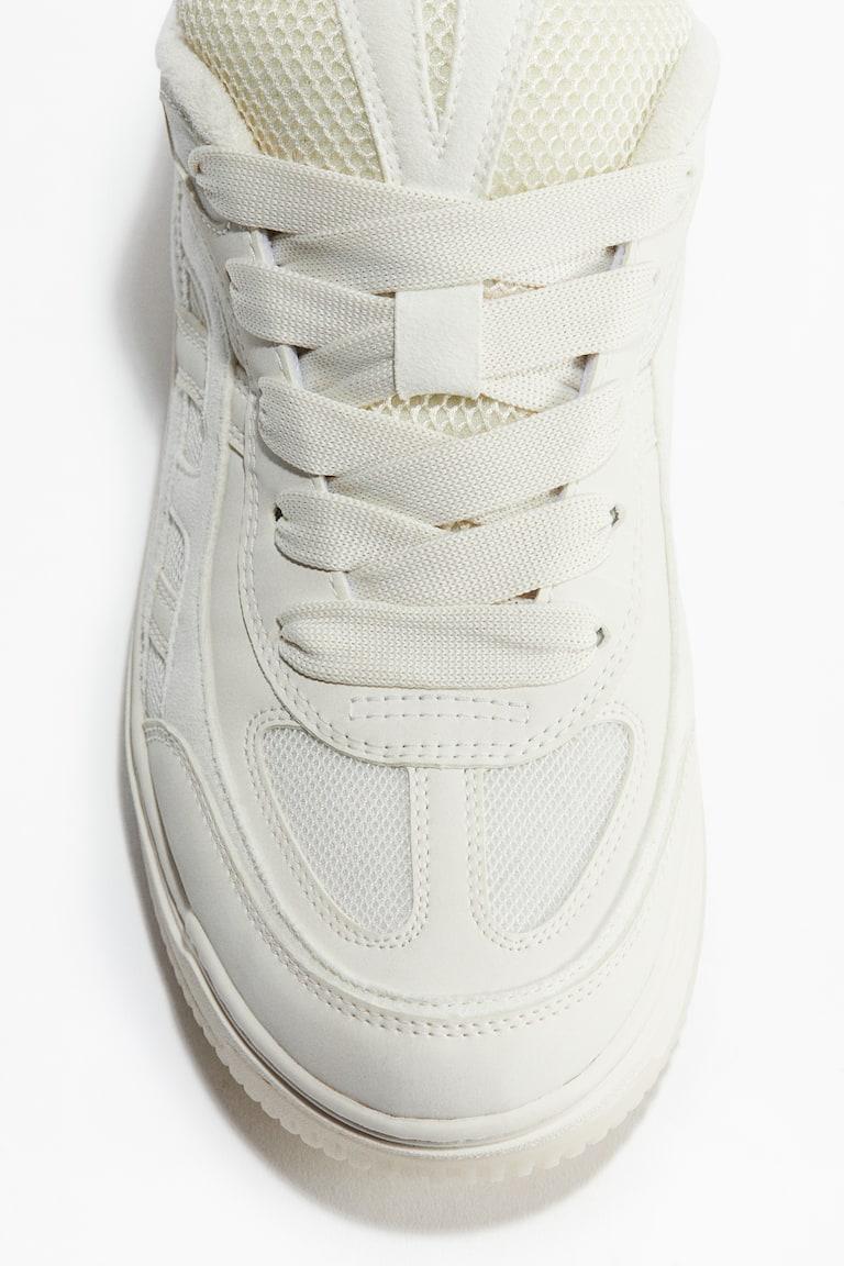H&M Sneaker Fabrikverkauf