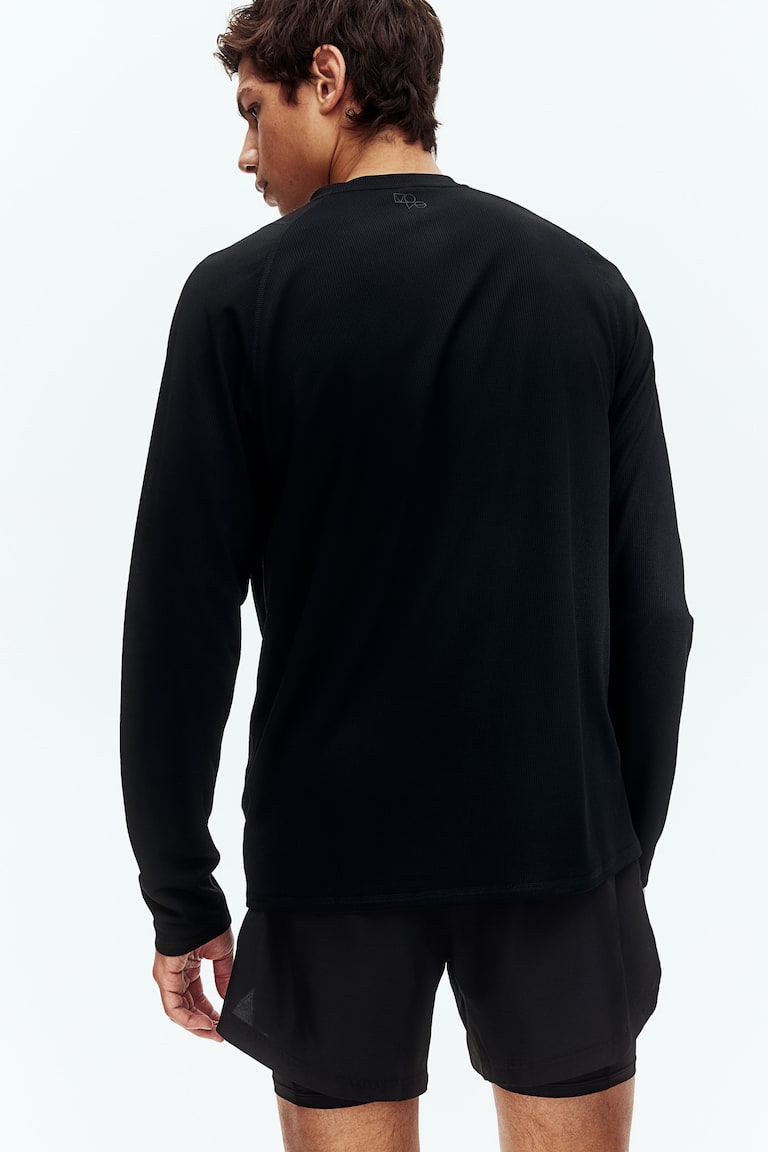 H&M Doppellagige Sportshorts mit DryMove™ Zeitlich begrenztes Angebot