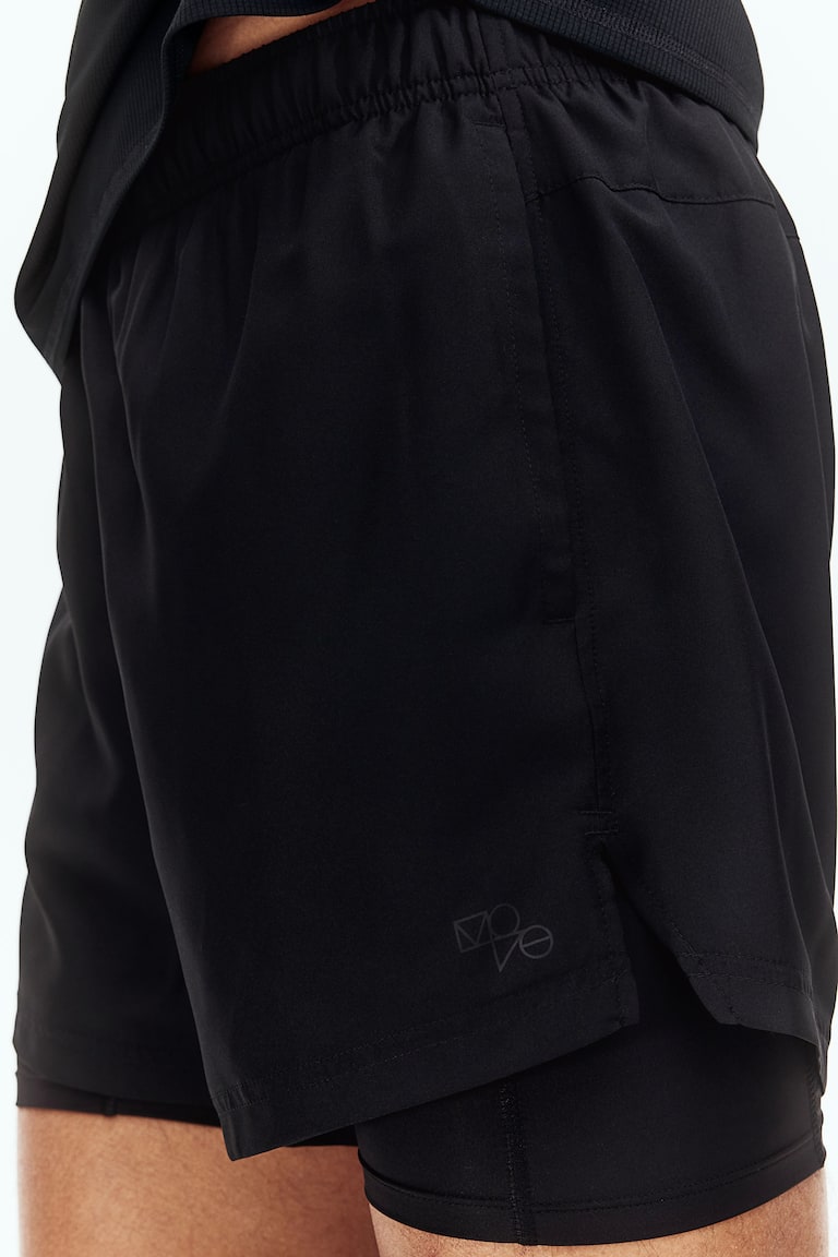 H&M Doppellagige Sportshorts mit DryMove™ Blitzangebot